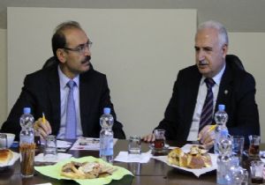 Koçak yurtdışında ATAÜNİ'yi tanıttı